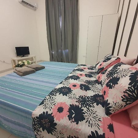 Chafbius Downtown Deluxe Villa Каляри Екстериор снимка
